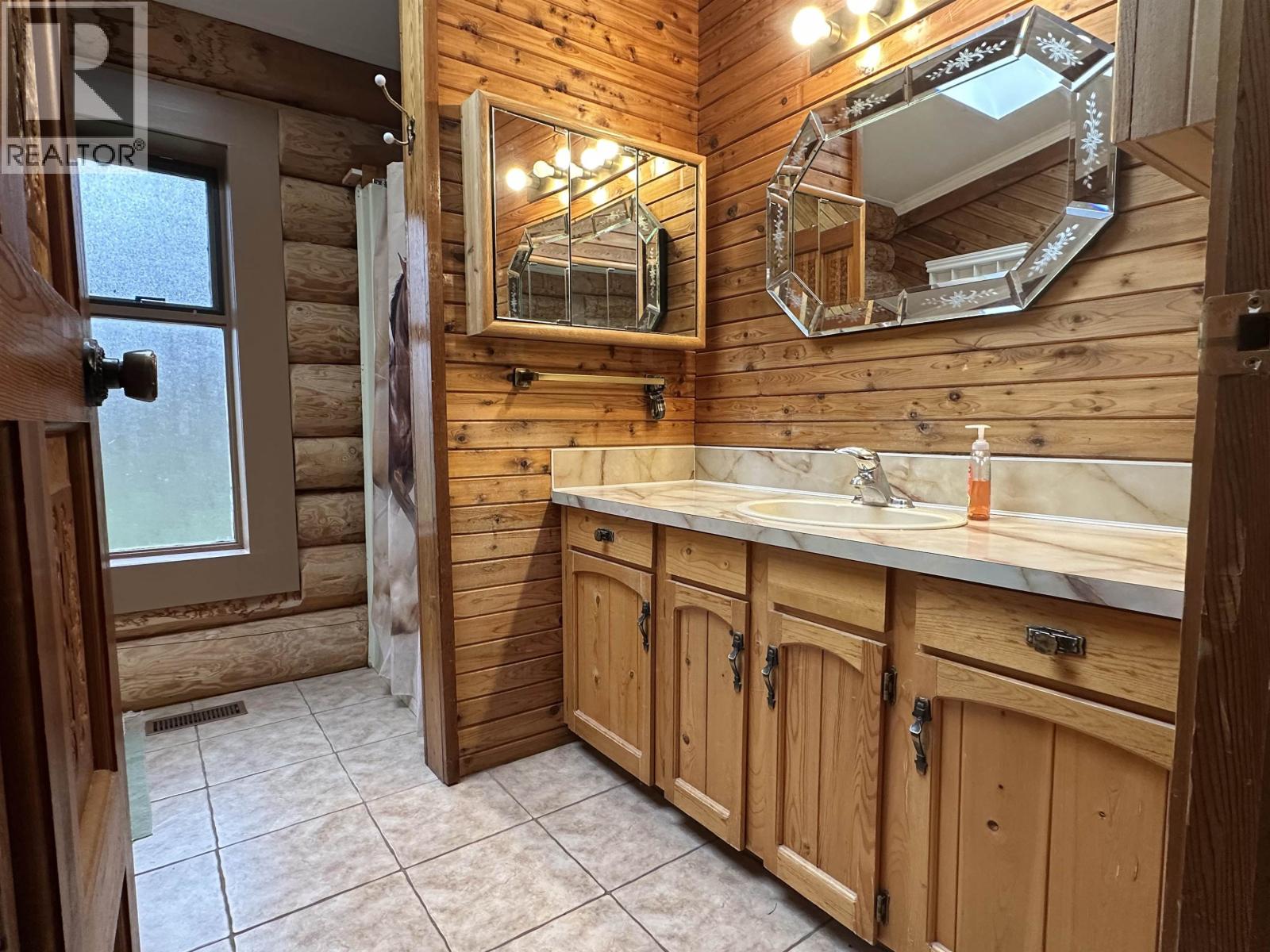 5361 Qua Place, 108 Mile Ranch, British Columbia  V0K 2Z0 - Photo 10 - R3177791