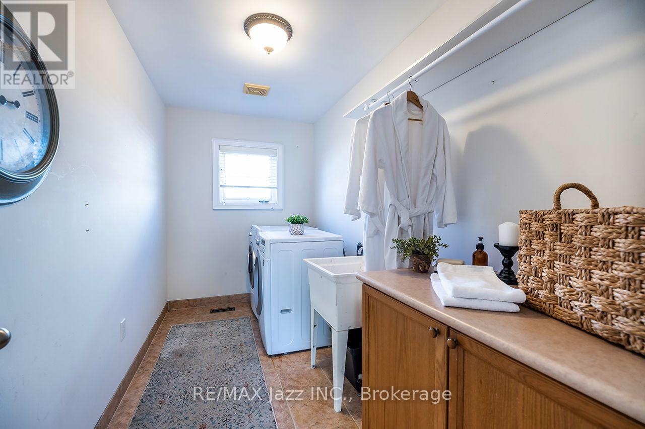 1296 Ravencliffe Court, Oshawa, Ontario  L1K 2Y3 - Photo 20 - E14107650