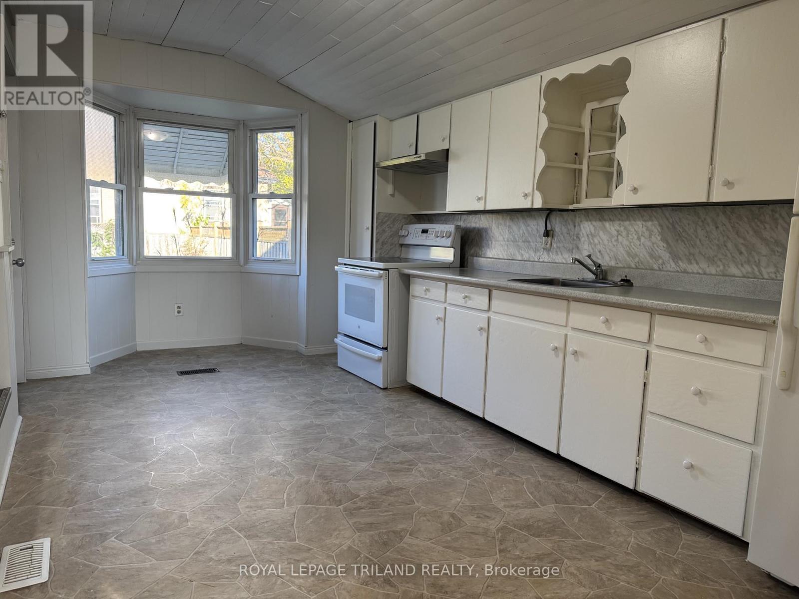 21 Owaissa Street, St. Thomas, Ontario  N5P 1T1 - Photo 7 - X14107592