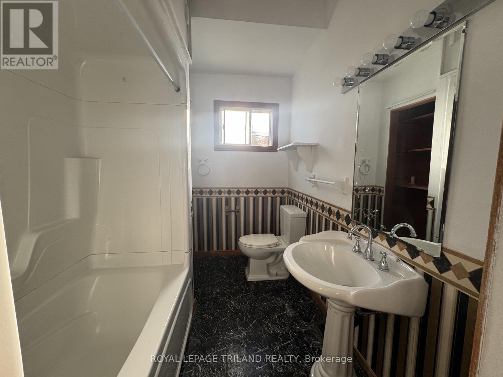 21 Owaissa Street, St. Thomas, Ontario  N5P 1T1 - Photo 9 - X14107592