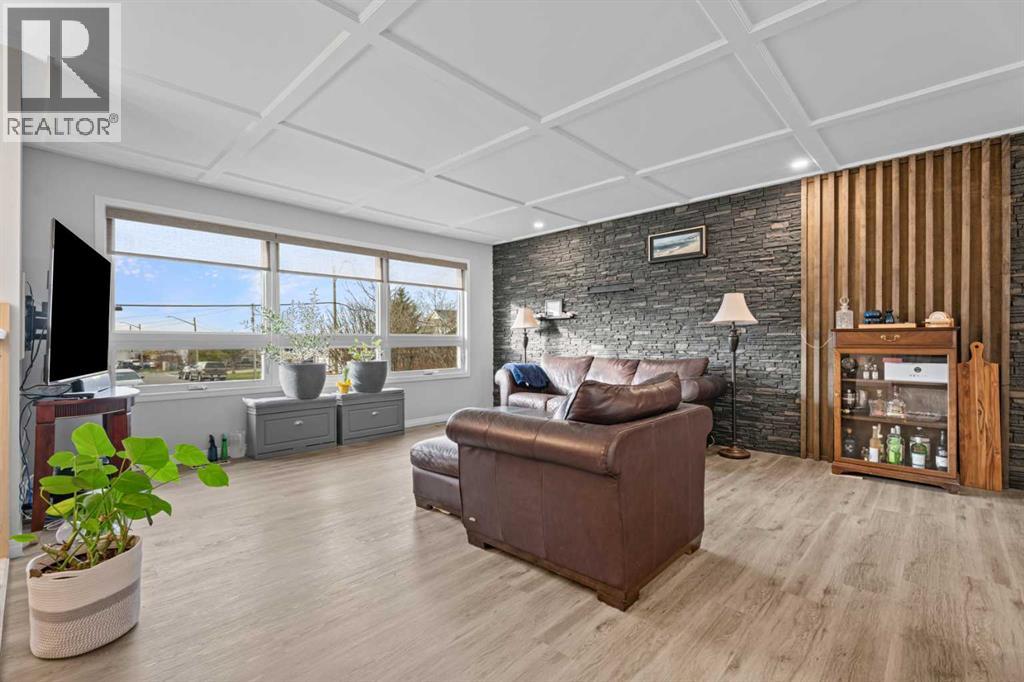 10 Mountain Street E