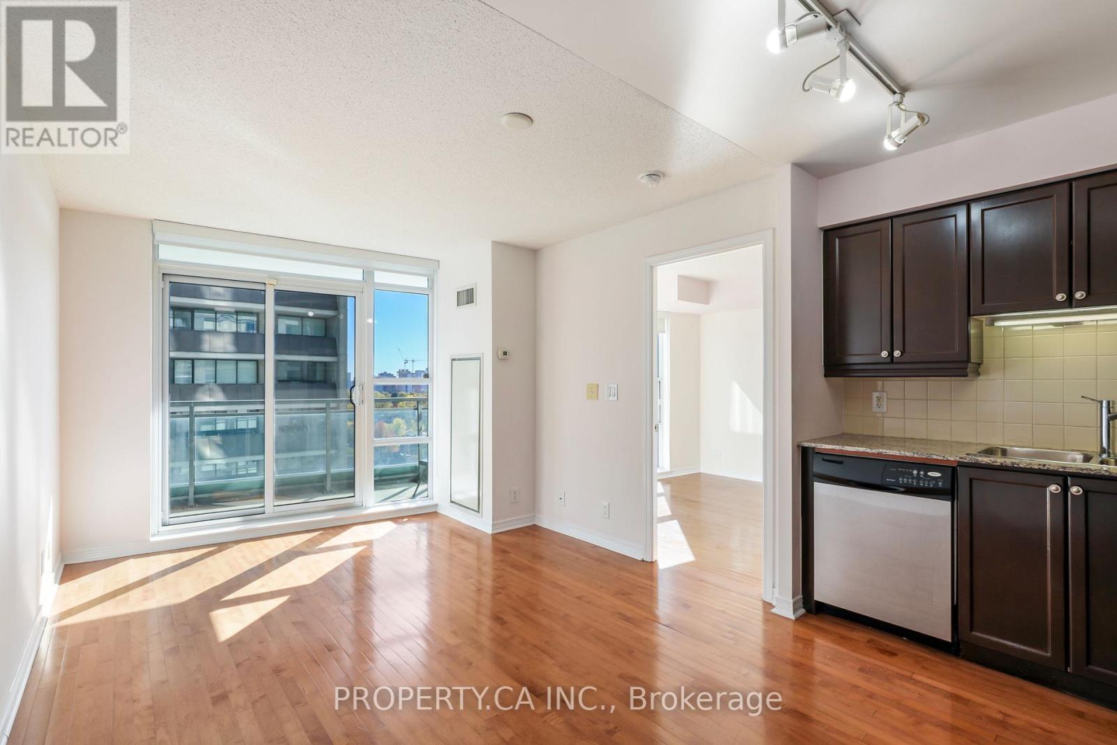 1203 - 736 Spadina Avenue, Toronto, Ontario  M5S 2J6 - Photo 3 - C14107688