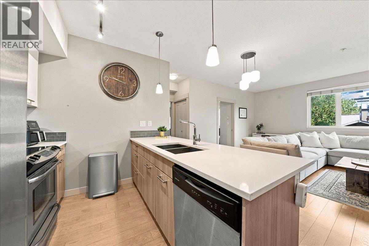 205 2214 Kelly Avenue, Port Coquitlam, British Columbia  V3C 0E5 - Photo 2 - R3177746