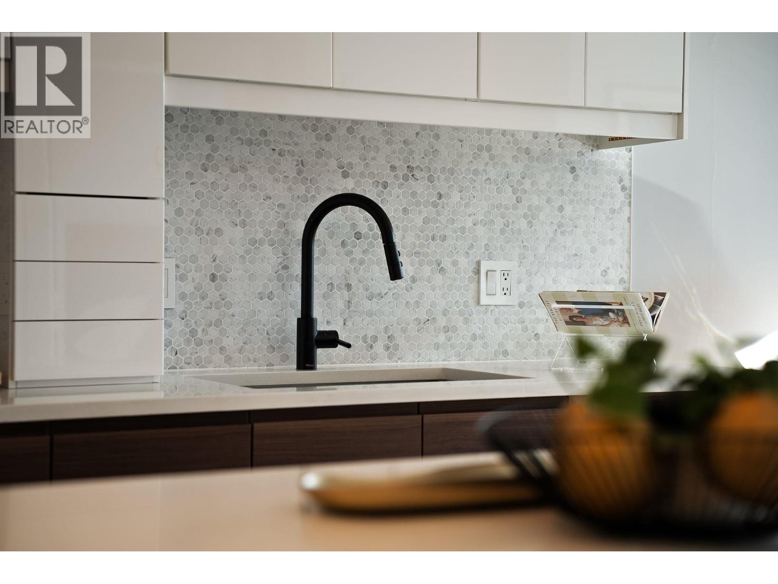504 124 W 1st Street, North Vancouver, British Columbia  V7M 3N3 - Photo 4 - R3177771