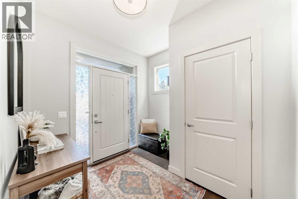 743 Shawnee Drive SW, Calgary, Alberta  T2Y 1V6 - Photo 4 - A2353885