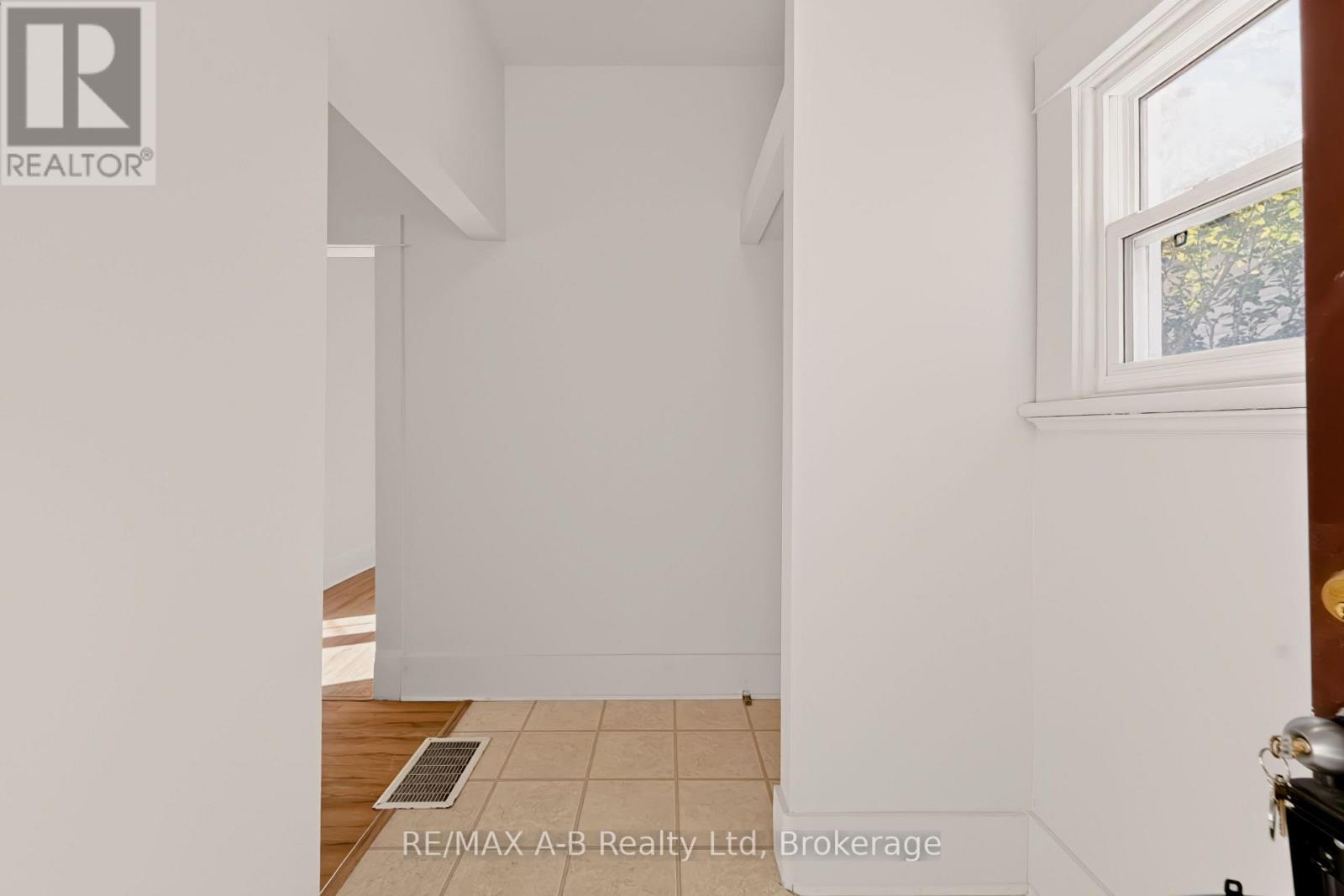 176 Sterling Street, London East (East C), Ontario  N5Y 1Z2 - Photo 5 - X14107546
