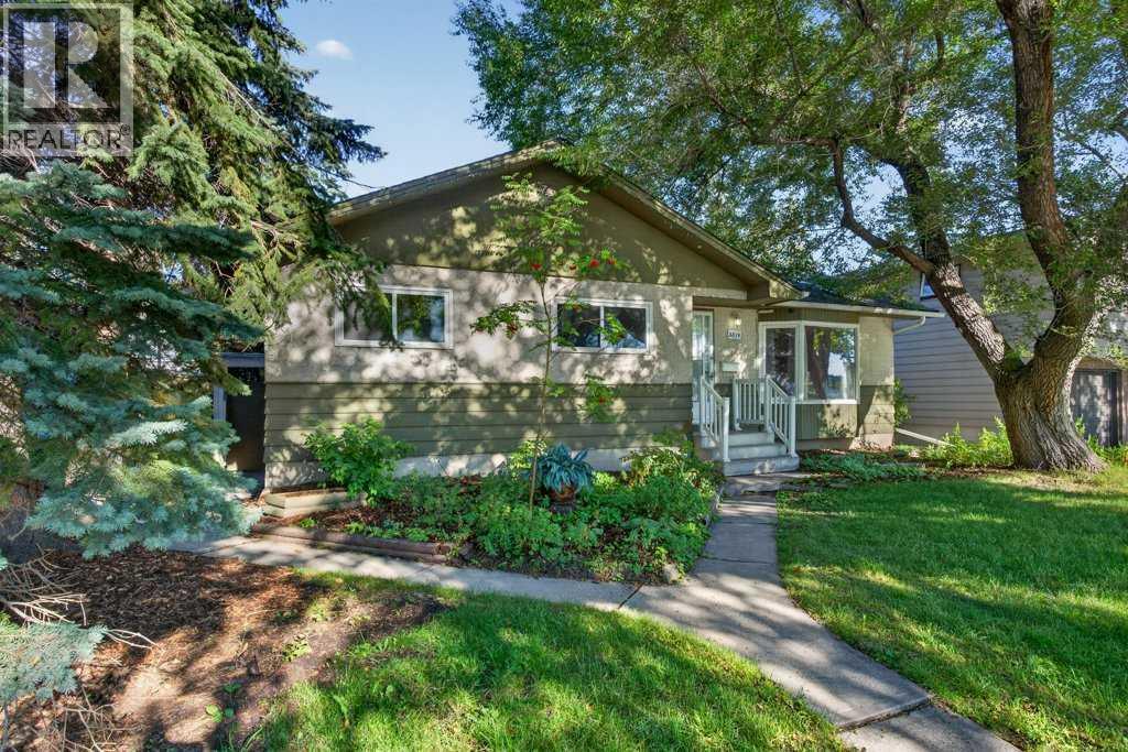 3819 Charleswood Drive Nw, Calgary, Alberta  T3A 0T5 - Photo 2 - A2346467