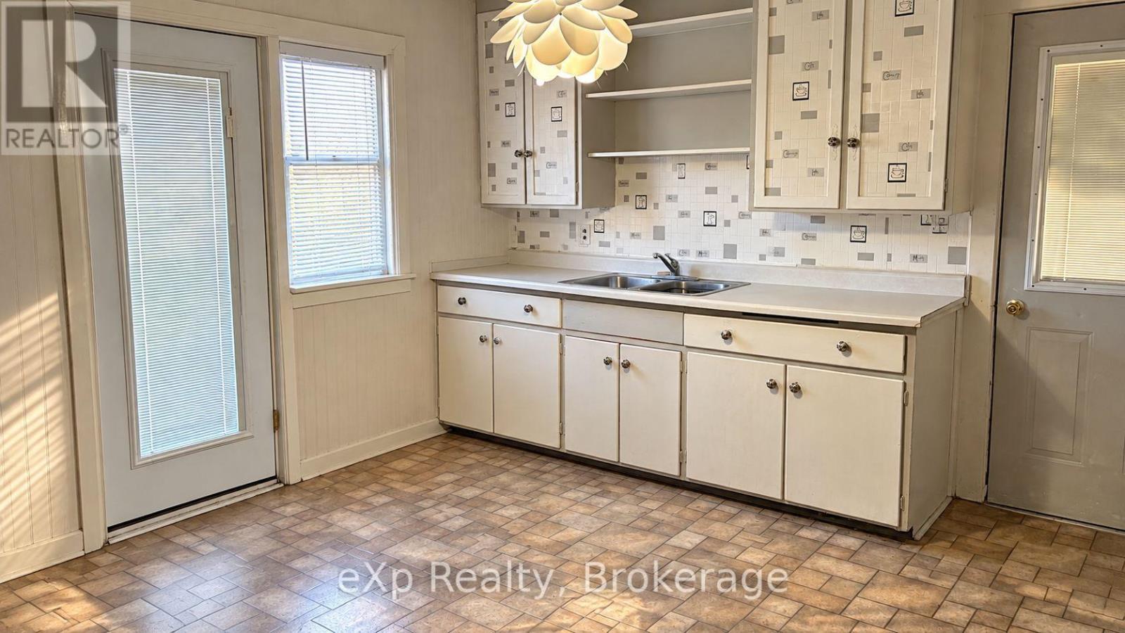385 11th Avenue, Hanover, Ontario  N4N 2R7 - Photo 15 - X14106298