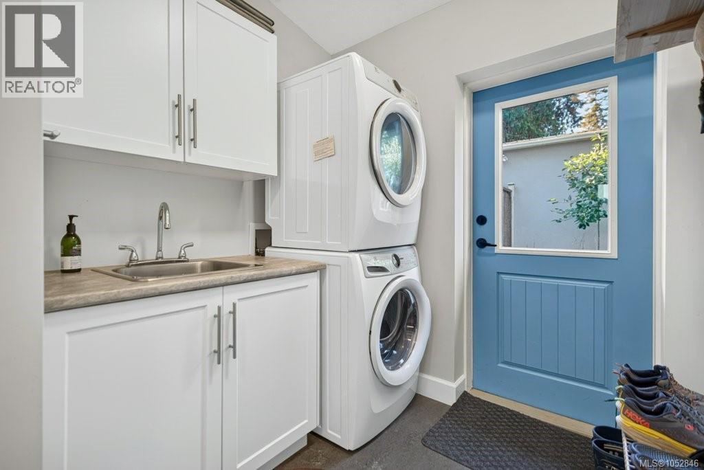 7844 Ships Point Rd