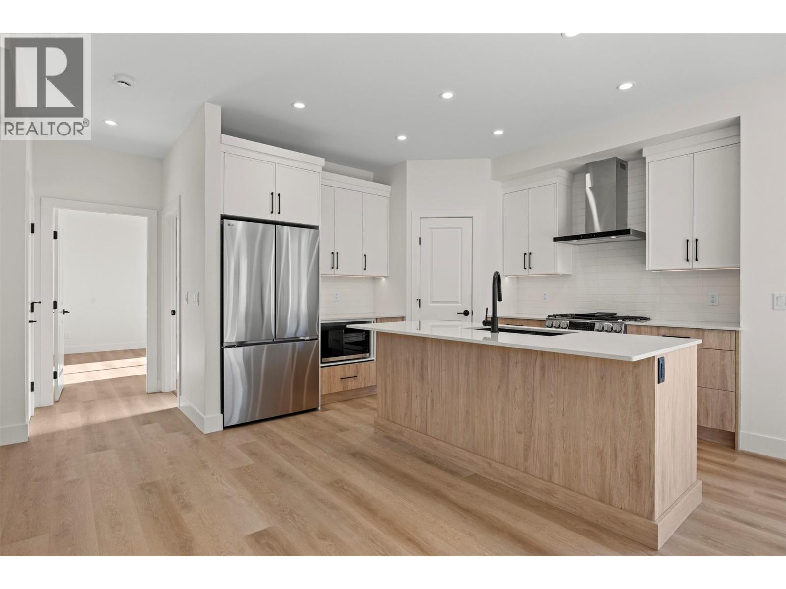 773 Kinnear Avenue Unit# 5, Kelowna, British Columbia  V1Y 5B2 - Photo 4 - 10404021