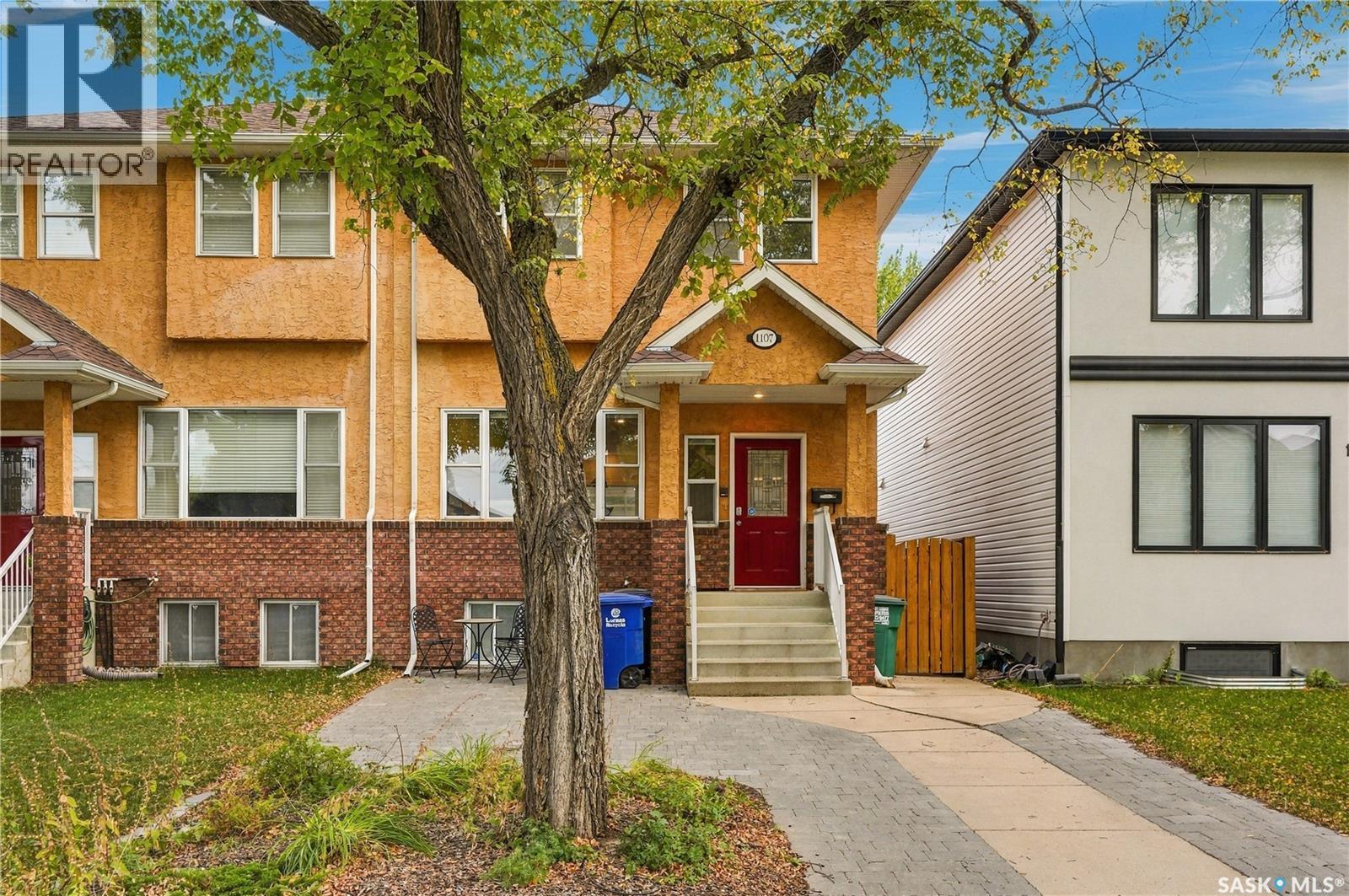 1107 9th Street E, Saskatoon, Saskatchewan  S7H 0N4 - Photo 1 - SK051676