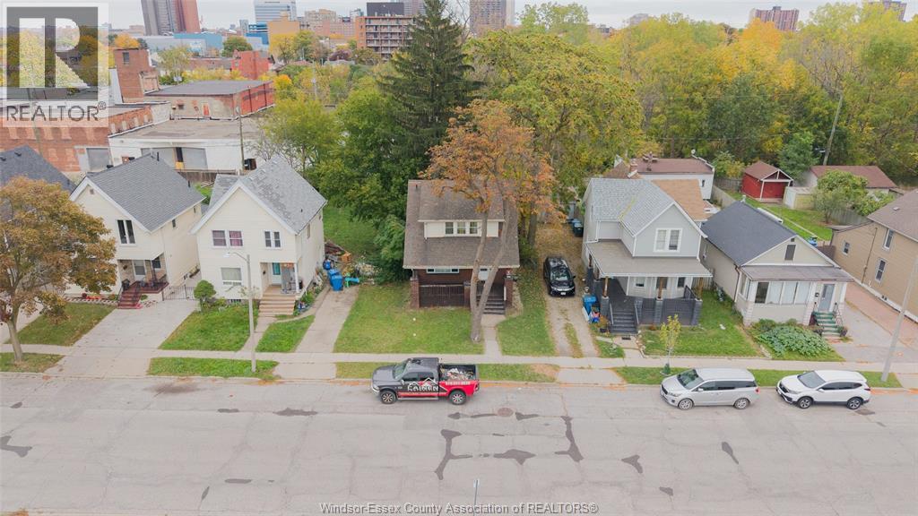 394 Crawford Avenue, Windsor, Ontario  N9A 5C4 - Photo 2 - 26025415