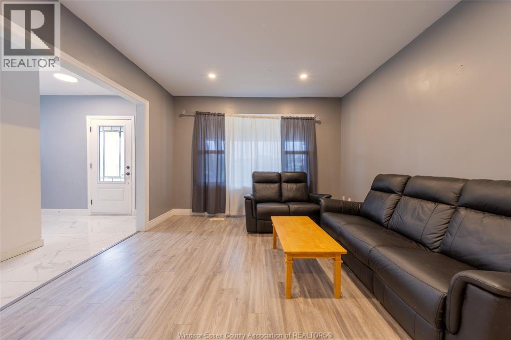 394 Crawford Avenue, Windsor, Ontario  N9A 5C4 - Photo 5 - 26025415