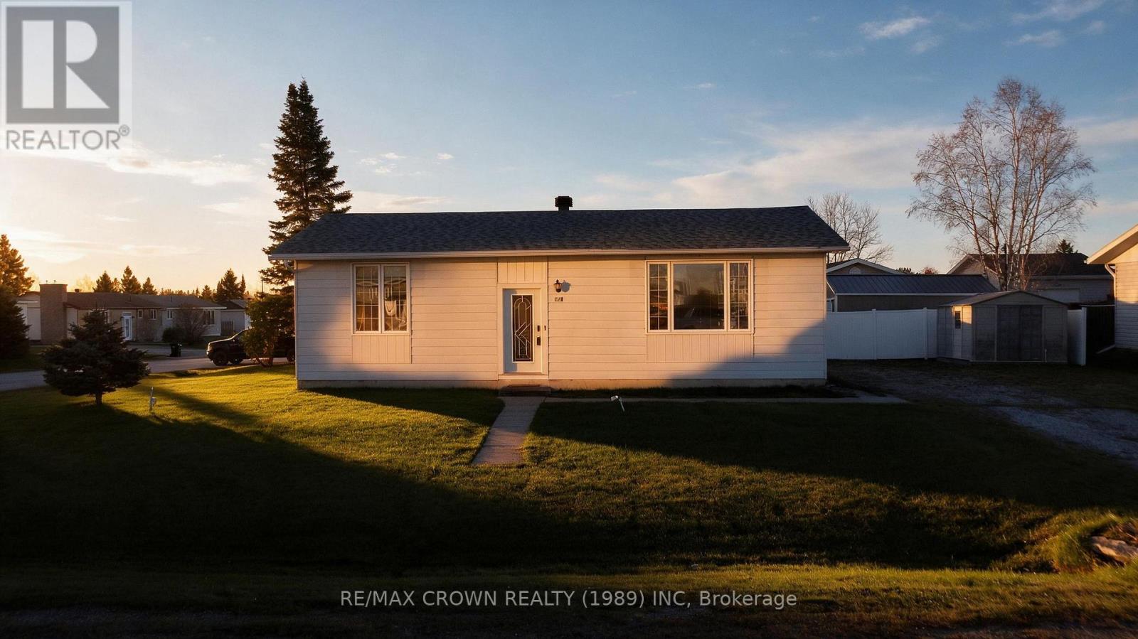 54 Boucher Crescent, Hearst, Ontario  P0L 1N0 - Photo 1 - T14107692