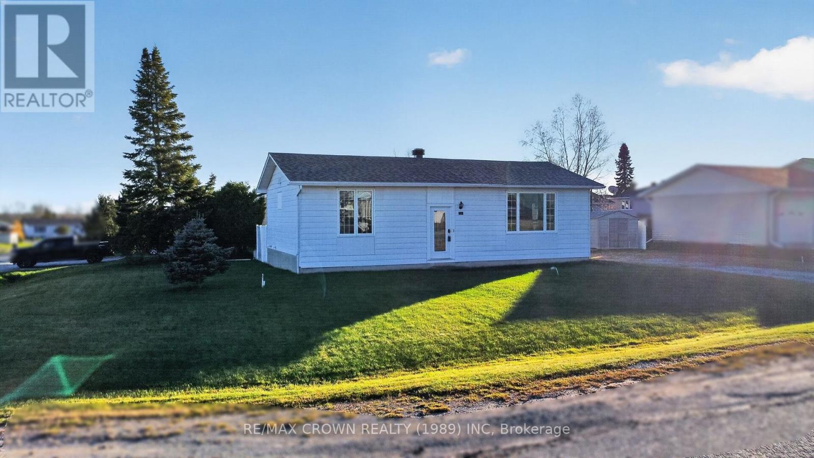 54 Boucher Crescent, Hearst, Ontario  P0L 1N0 - Photo 3 - T14107692