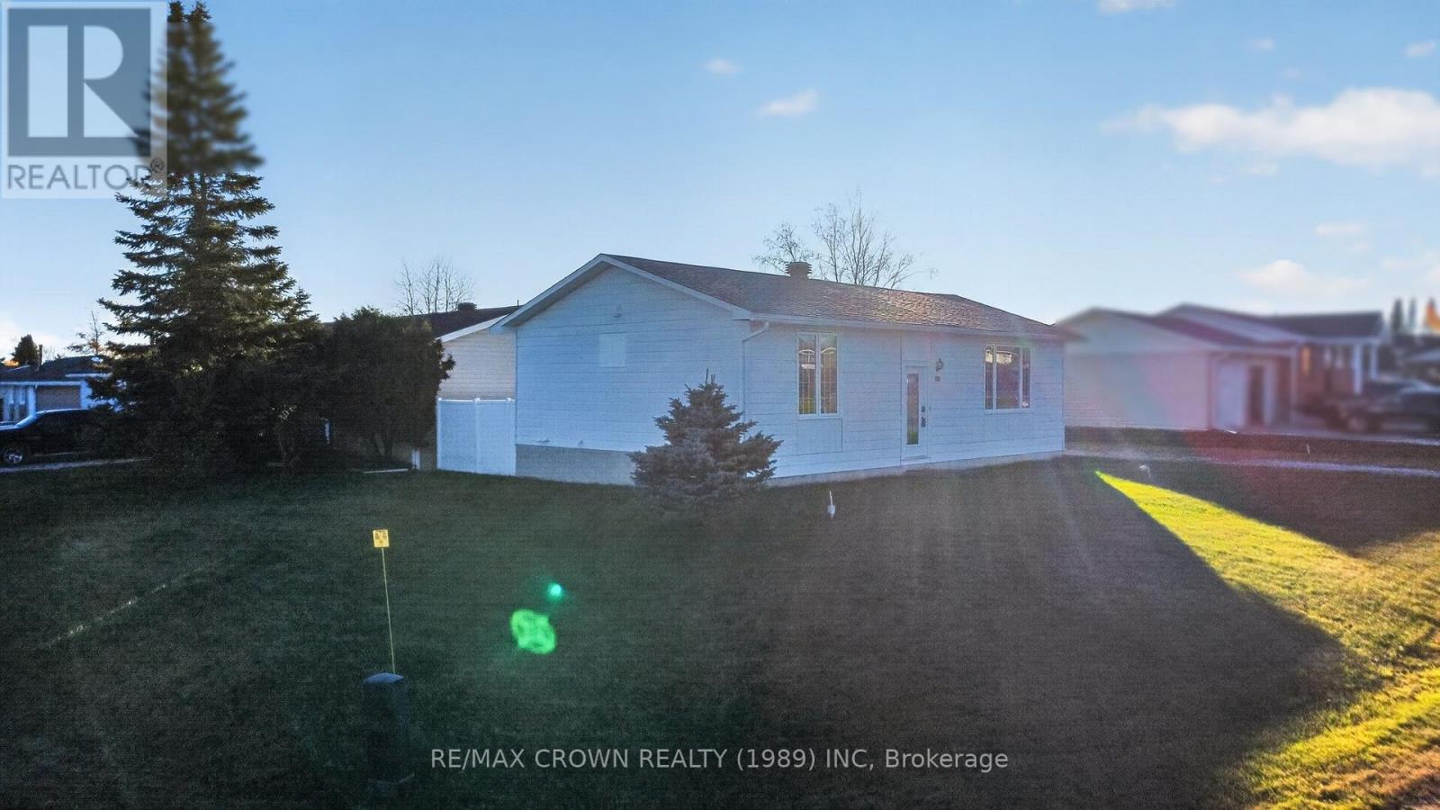 54 Boucher Crescent, Hearst, Ontario  P0L 1N0 - Photo 5 - T14107692