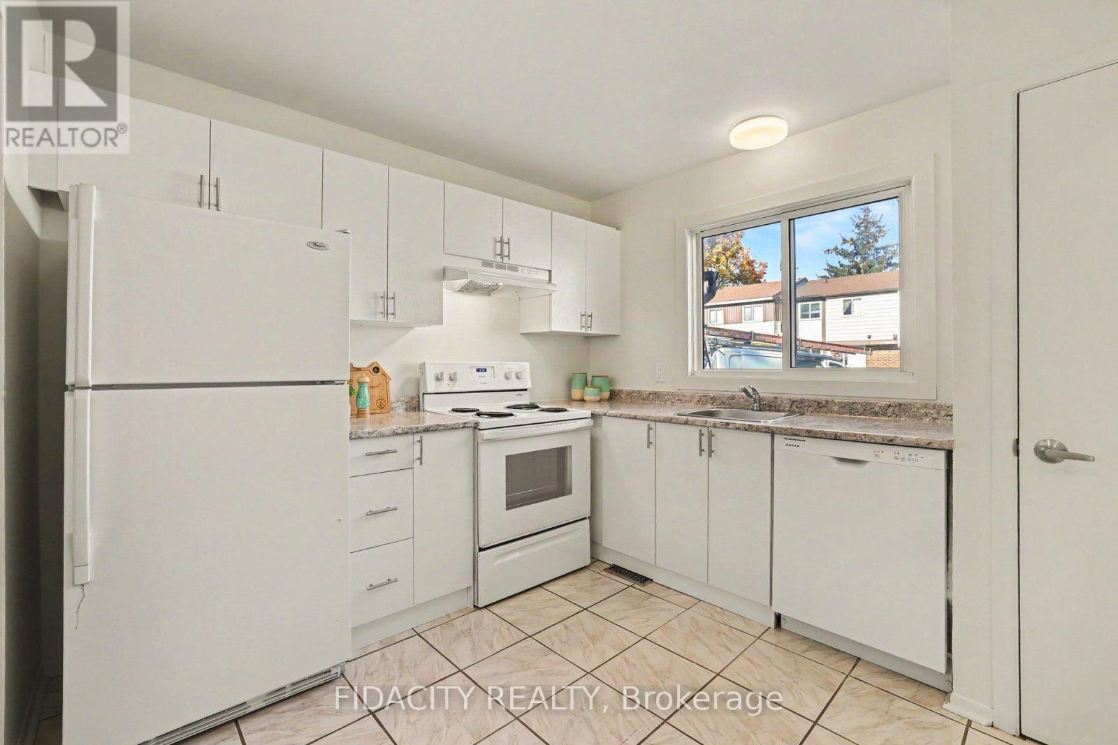 E - 44 Foxfield Drive, Ottawa, Ontario  K2J 1P7 - Photo 4 - X14107820