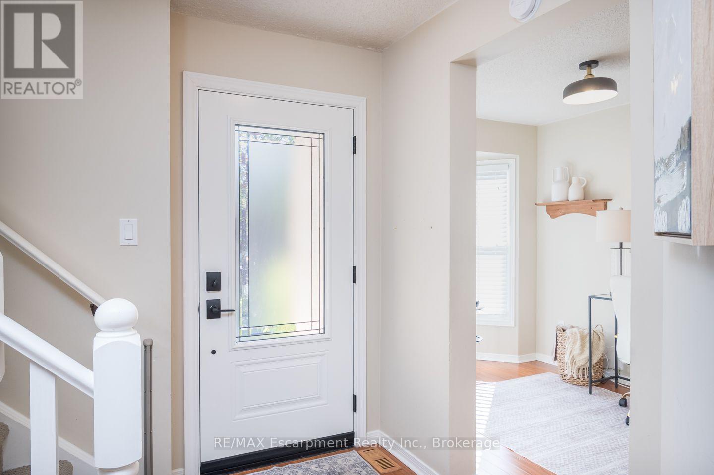 45 Niska Drive, Hamilton, Ontario  L8B 0B5 - Photo 2 - X14107698