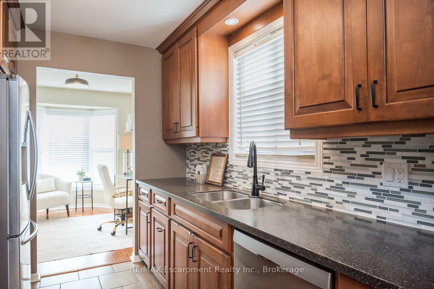 45 Niska Drive, Hamilton, Ontario  L8B 0B5 - Photo 8 - X14107698