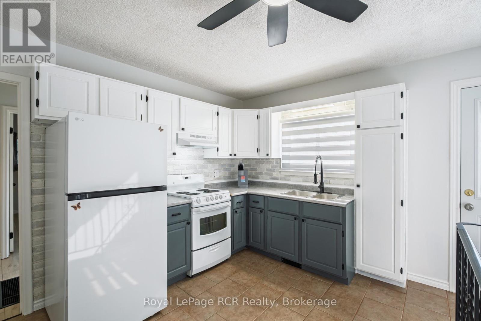330 Melvin Avenue, Hamilton, Ontario  L8H 2L1 - Photo 3 - X14107762