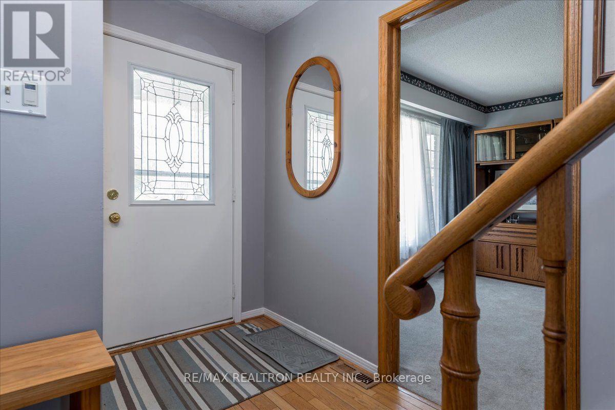 39 Grandview Crescent, Oro-Medonte, Ontario  L0L 2E0 - Photo 3 - S14107794