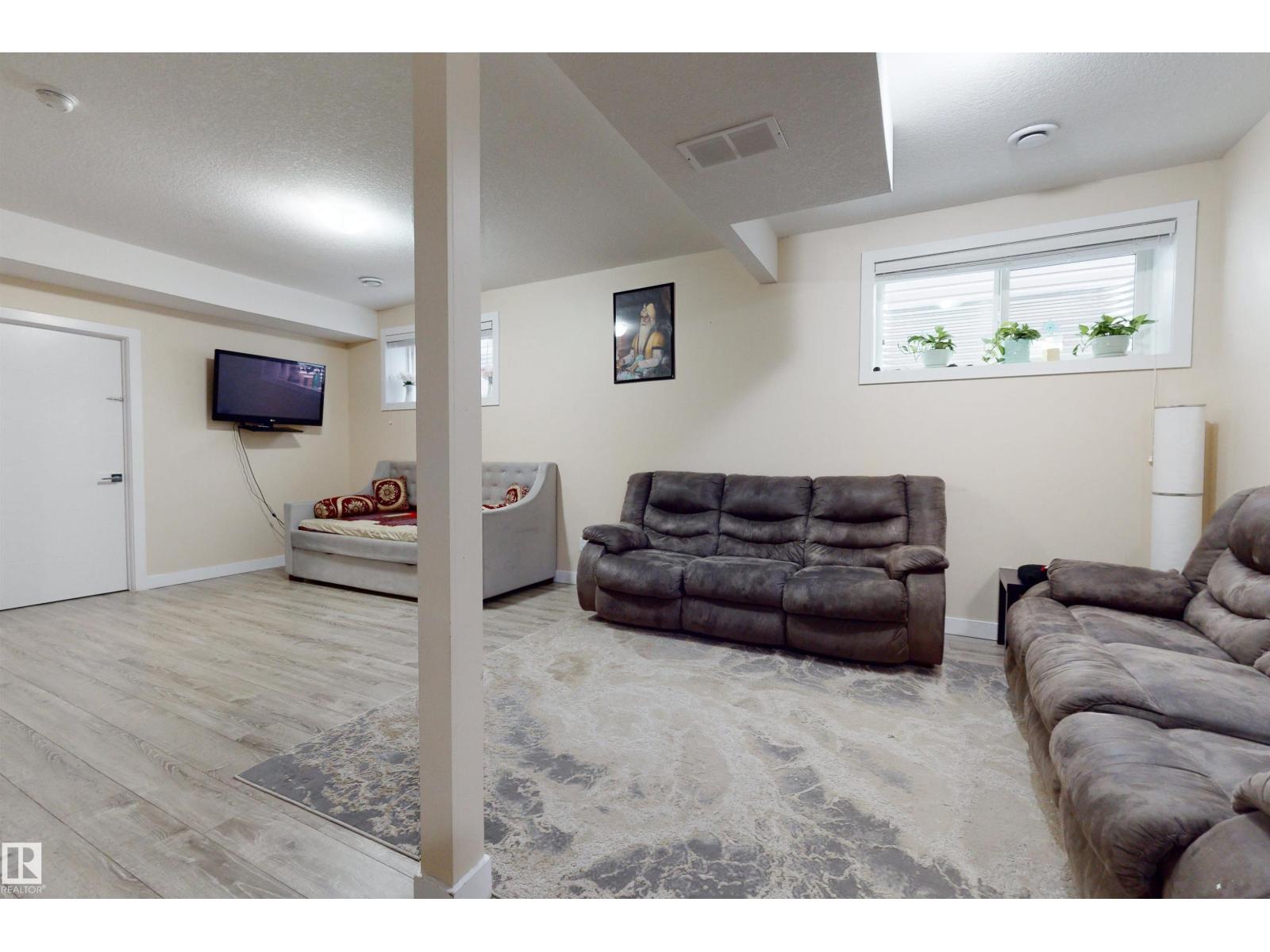 2617 21a AV NW
