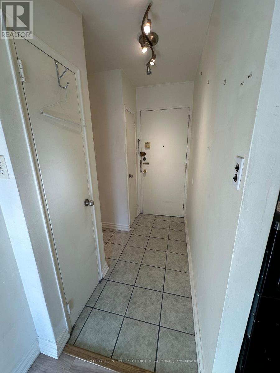 102 - 50 Gulliver Road, Toronto, Ontario  M6M 2N2 - Photo 1 - W14107898