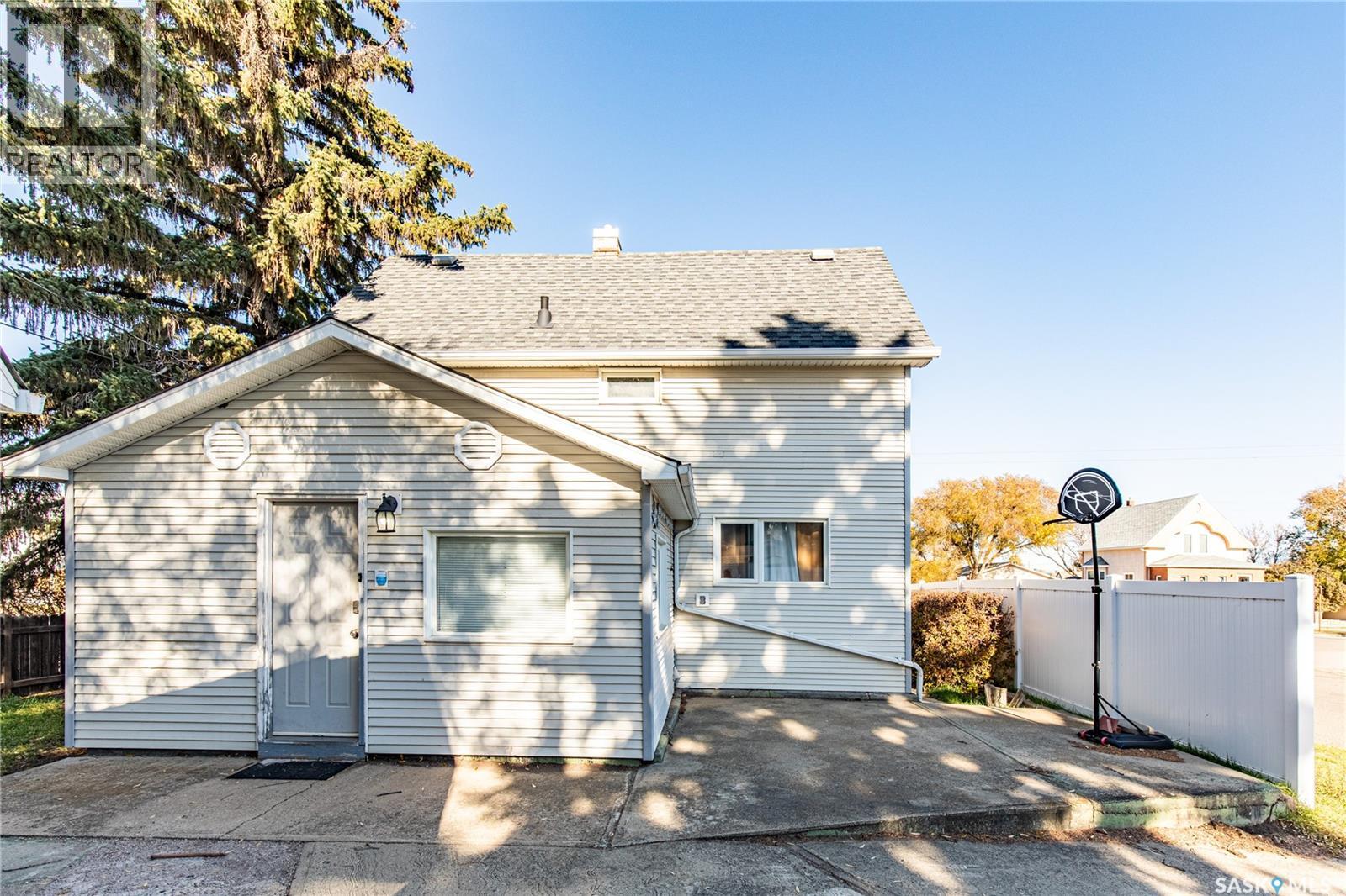 303 Lillooet Street W, Moose Jaw, Saskatchewan  S6H 4Z3 - Photo 43 - SK051748