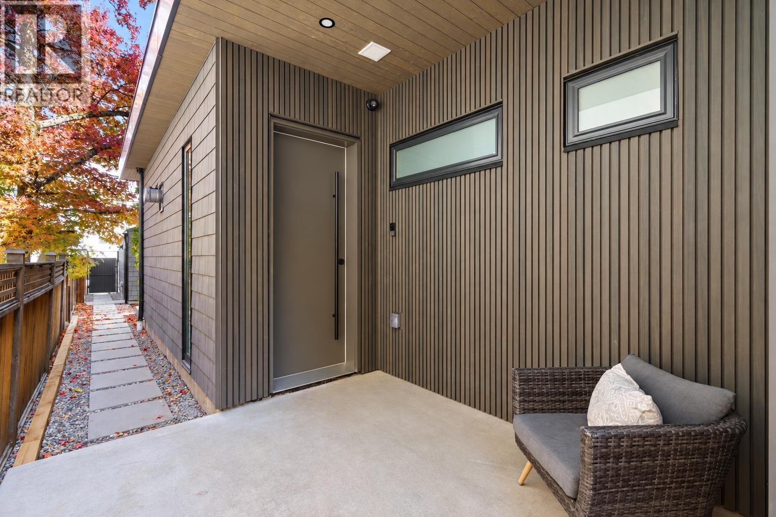 2 3657 W 11th Avenue, Vancouver, British Columbia  V6R 2K4 - Photo 2 - R3177336