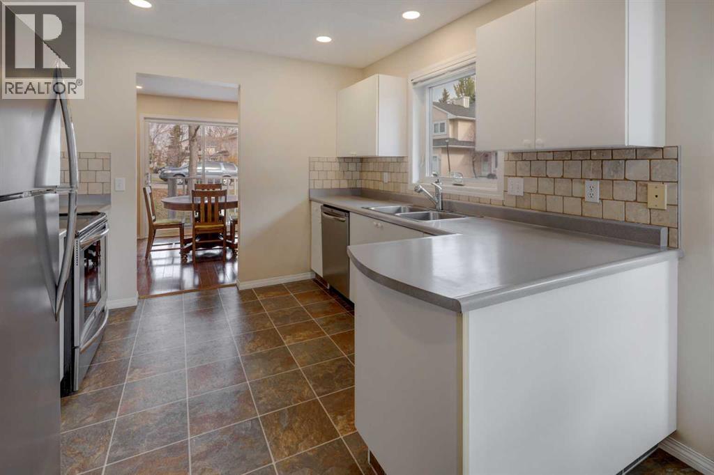 37, 388 Sandarac Drive Nw, Calgary, Alberta T3K 4E3 - Photo 3 - A2353908