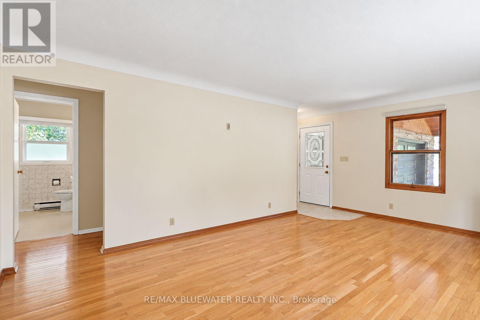 10138 Edmonds Boulevard, Lambton Shores, Ontario  N0M 1T0 - Photo 10 - X14108012