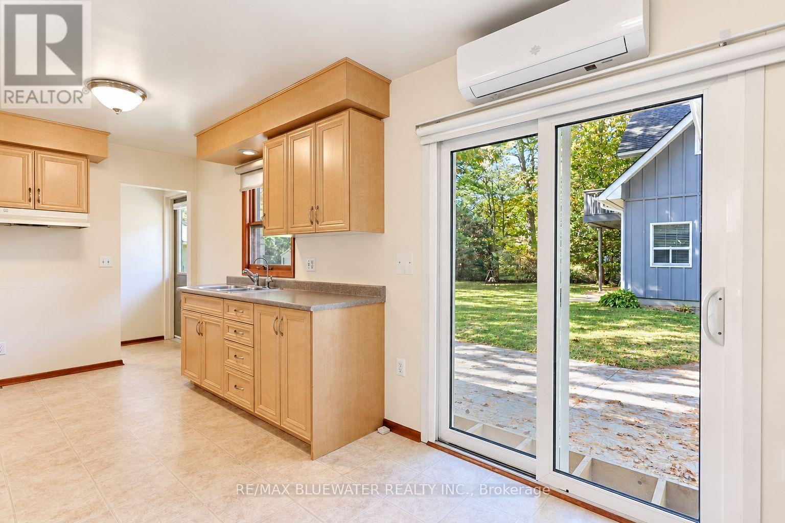 10138 Edmonds Boulevard, Lambton Shores, Ontario  N0M 1T0 - Photo 12 - X14108012