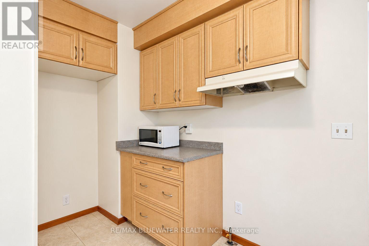 10138 Edmonds Boulevard, Lambton Shores, Ontario  N0M 1T0 - Photo 14 - X14108012