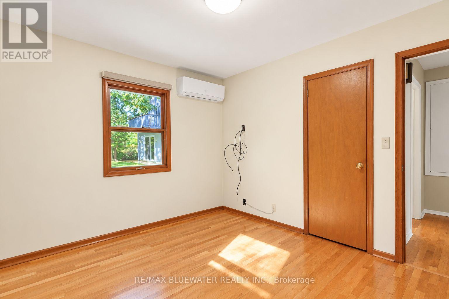 10138 Edmonds Boulevard, Lambton Shores, Ontario  N0M 1T0 - Photo 15 - X14108012
