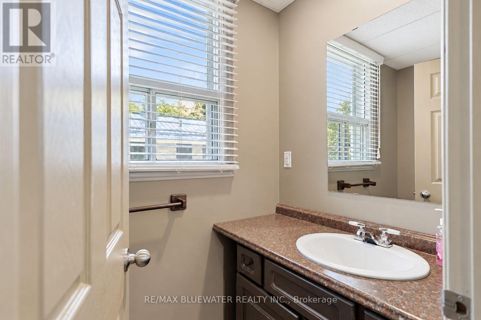 10138 Edmonds Boulevard, Lambton Shores, Ontario  N0M 1T0 - Photo 28 - X14108012