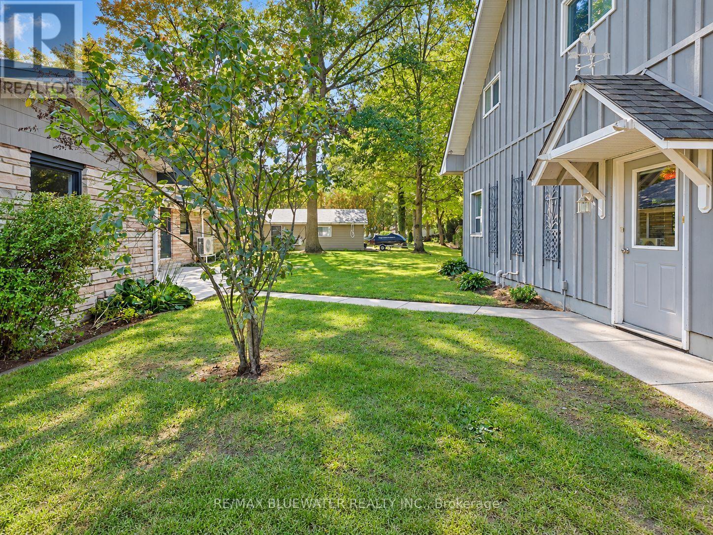 10138 Edmonds Boulevard, Lambton Shores, Ontario  N0M 1T0 - Photo 40 - X14108012