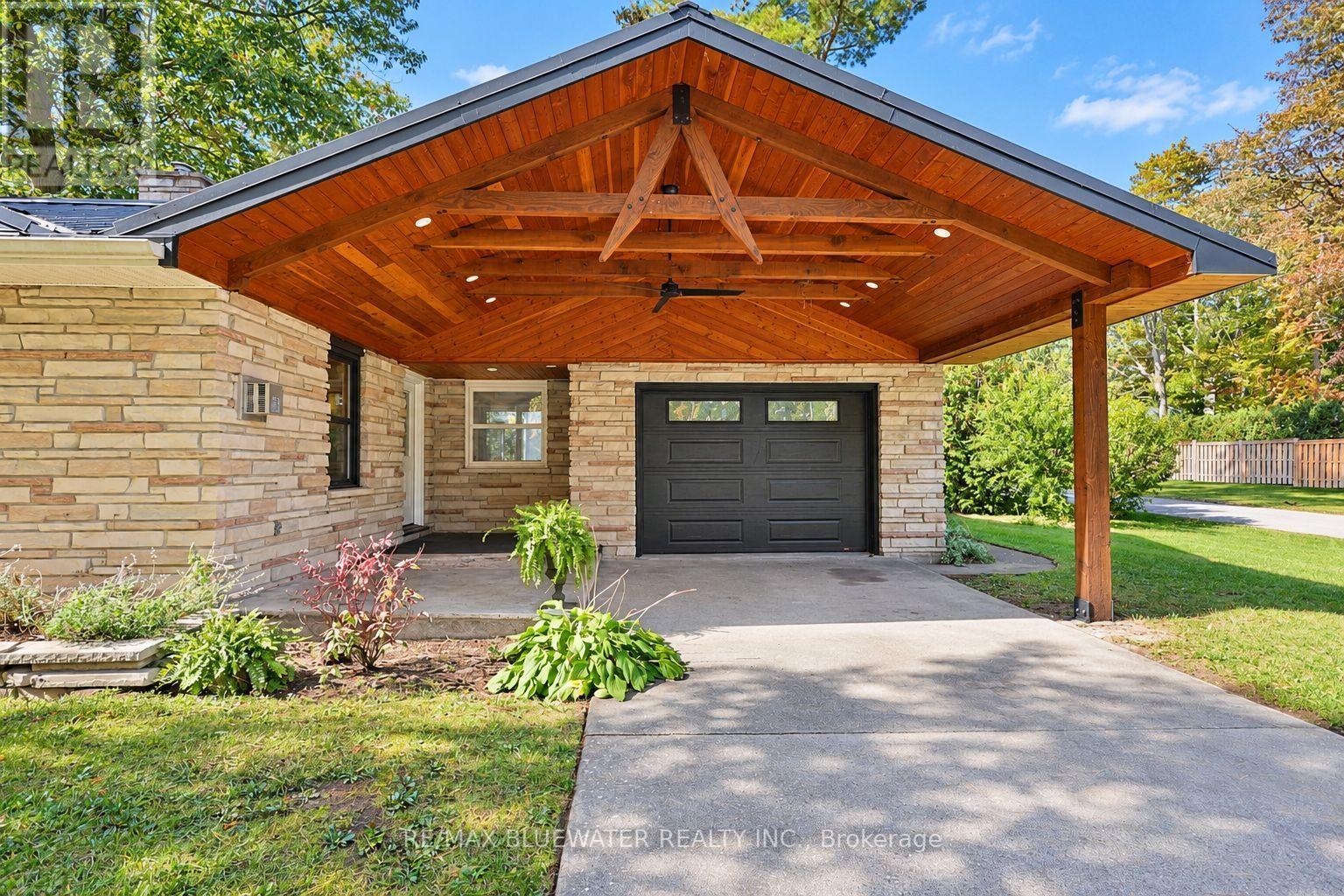 10138 Edmonds Boulevard, Lambton Shores, Ontario  N0M 1T0 - Photo 7 - X14108012