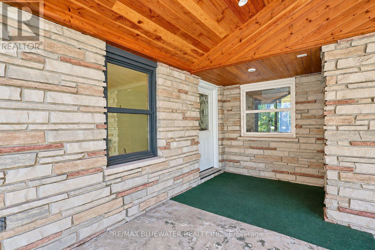 10138 Edmonds Boulevard, Lambton Shores, Ontario  N0M 1T0 - Photo 8 - X14108012