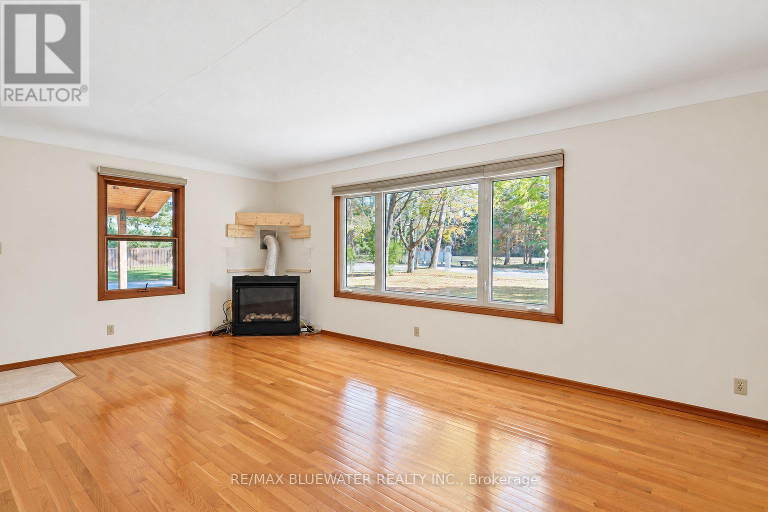10138 Edmonds Boulevard, Lambton Shores, Ontario  N0M 1T0 - Photo 9 - X14108012