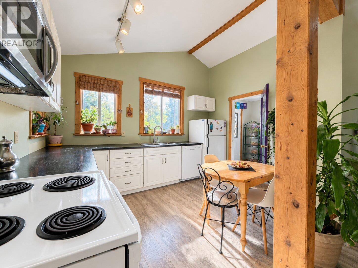 1380 Queen Street, Rossland, British Columbia  V0G 1Y0 - Photo 13 - 10403936