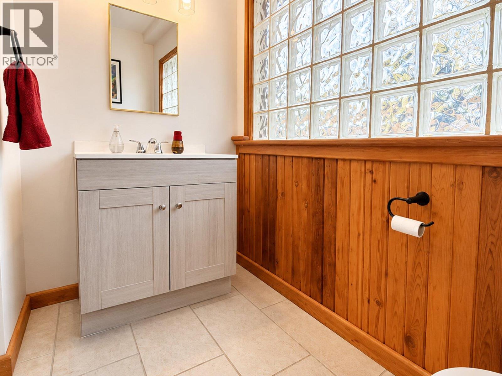 1380 Queen Street, Rossland, British Columbia  V0G 1Y0 - Photo 28 - 10403936
