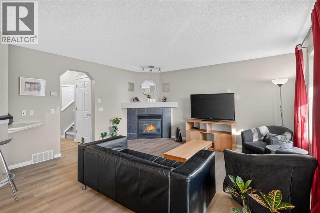 20 Chapman Court Se, Calgary, Alberta T2X 3S6 - Photo 2 - A2352750