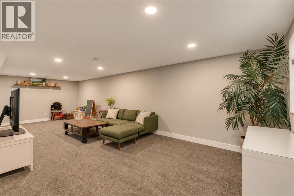 125 Hanover Road SW, Calgary, Alberta T2V 3J6 - Photo 35 - A2353774