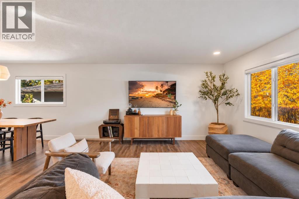 125 Hanover Road SW, Calgary, Alberta T2V 3J6 - Photo 6 - A2353774