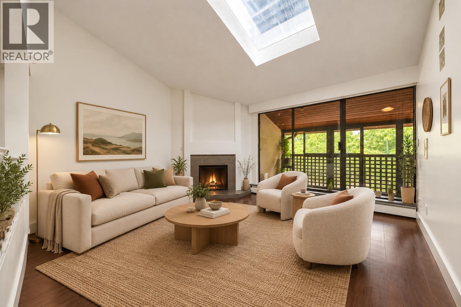 304 141 W 13TH STREET, North Vancouver, British Columbia