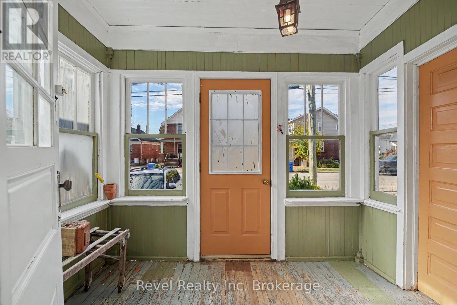 220 First Avenue E, North Bay, Ontario  P1B 1J8 - Photo 2 - X14108050