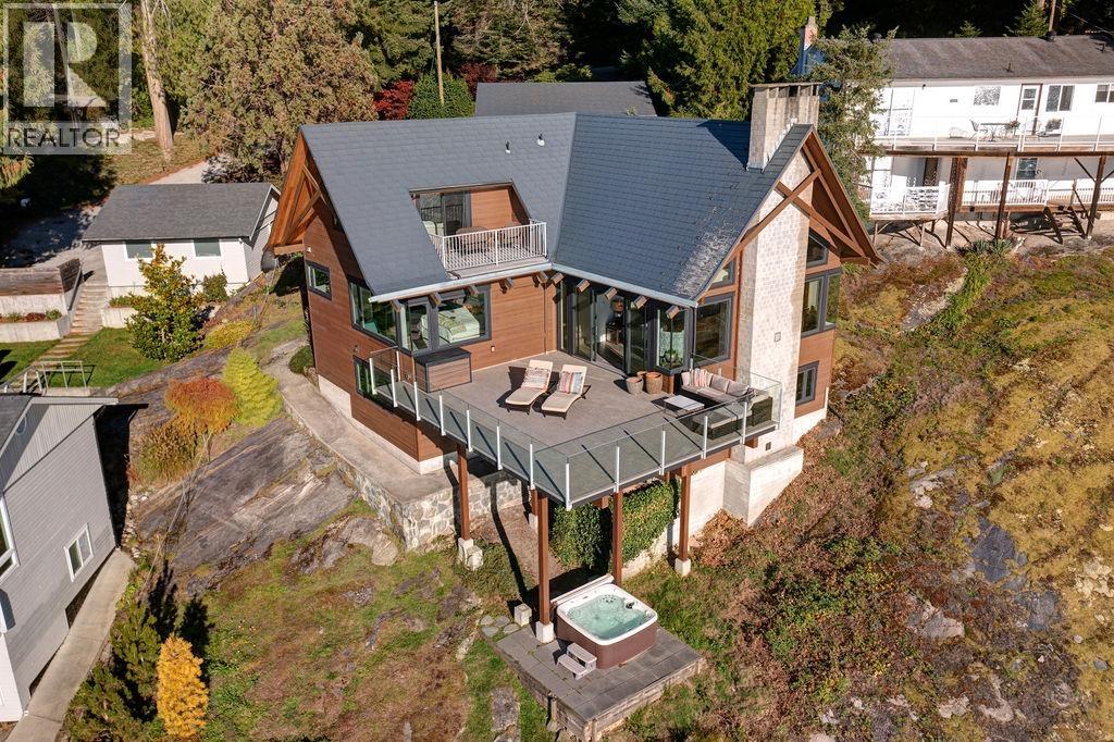 8327 Redrooffs Road, Sechelt, British Columbia  V7Z 1E4 - Photo 2 - R3177802