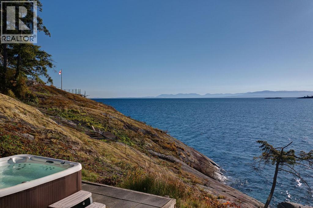 8327 Redrooffs Road, Sechelt, British Columbia  V7Z 1E4 - Photo 31 - R3177802