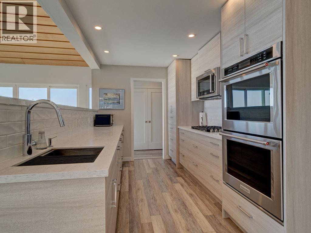 8327 Redrooffs Road, Sechelt, British Columbia  V7Z 1E4 - Photo 7 - R3177802