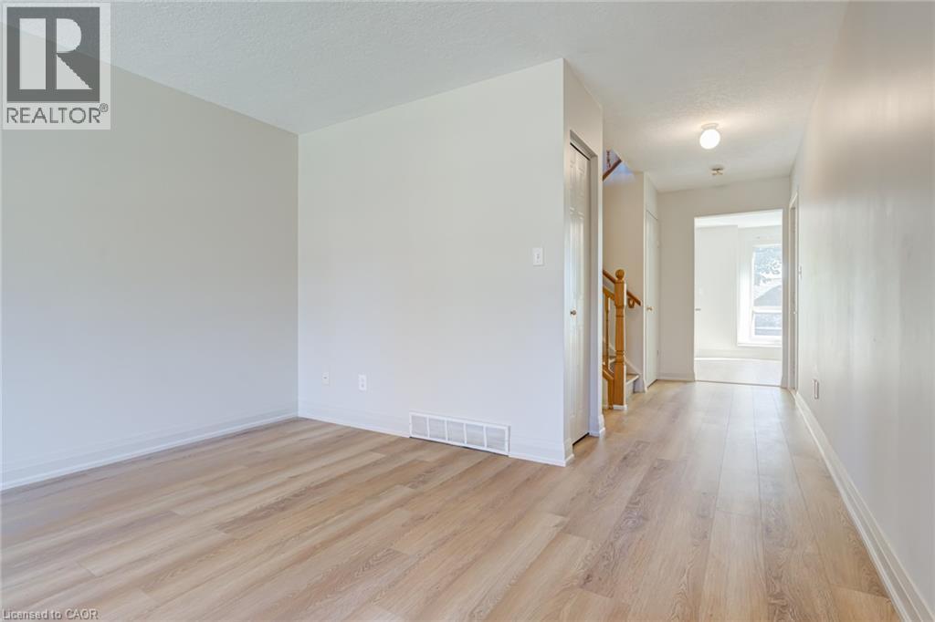 346 University Downs Crescent, Waterloo, Ontario  N2K 4A9 - Photo 4 - 40872924